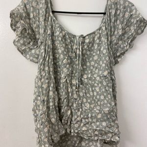 Cute green floral blouse 💚